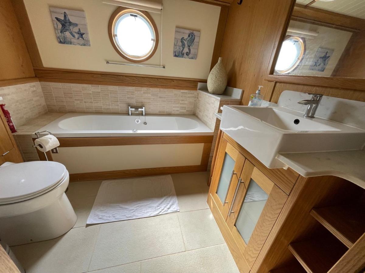 Luxury Boat - The Thistle Dream アクスブリッジ エクステリア 写真